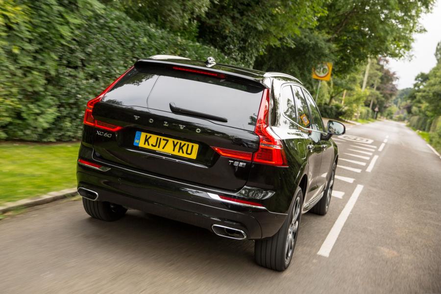  Volvo XC60 T8 Inscription 2017 года  (UK) (фото 20 из 40)